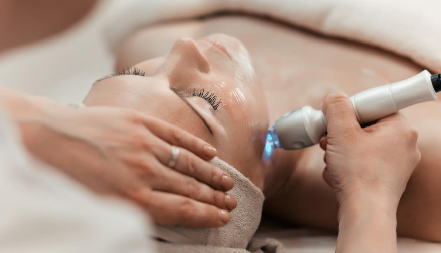 Dermatovenerologiya, Dəri xəstəliklərinin müalicəsi, Dəri xəstəliklərini yaradan səbəblər, Dəri xəstəliklərinin əlamətləri